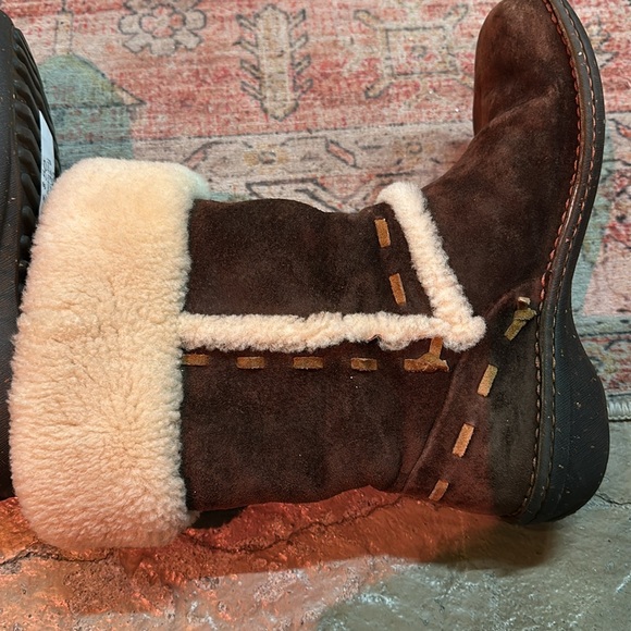 Ugg Elijo boots size 9 - Picture 4 of 8